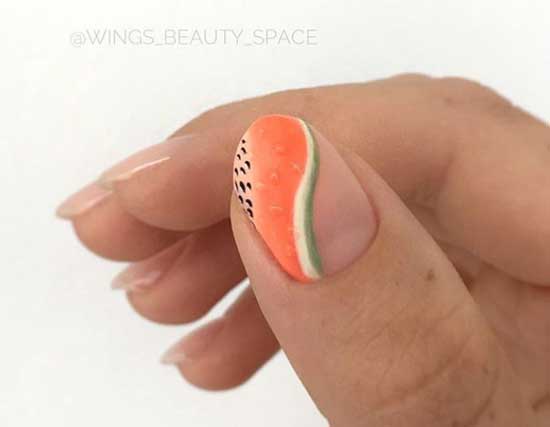 Manucure corail - accent d'un doigt