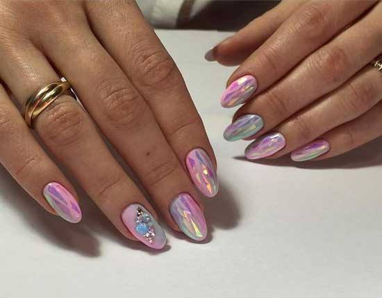 Manucure violet clair et verre brisé