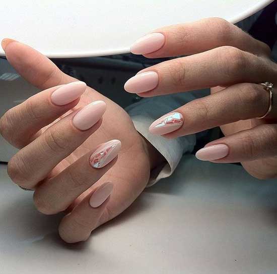 Conception d'ongles en verre brisé avec effet holographique