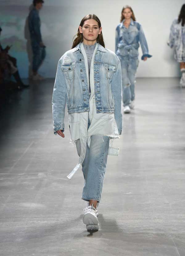 Look à la mode du total denim