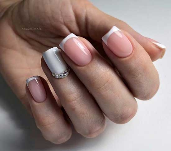 Manucure française avec espace libre