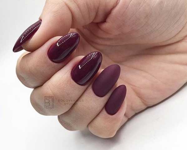 Manucure classique dans des tons sombres