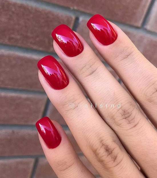 Manucure monochromatique rouge - classique