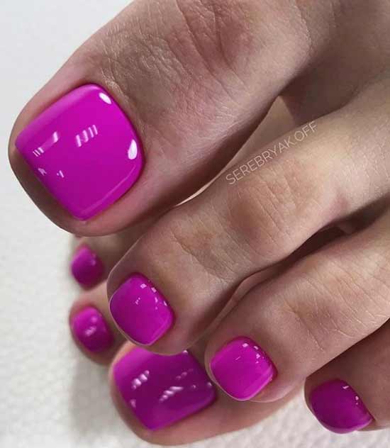 Pédicure couleur framboise