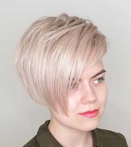 Coupe de cheveux avec frange oblique pour cheveux épais