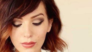 Coupes de cheveux à la mode avec une frange oblique 2025-2026