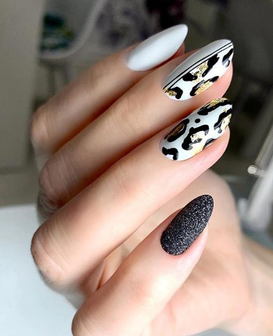 Manucure blanche à imprimé léopard