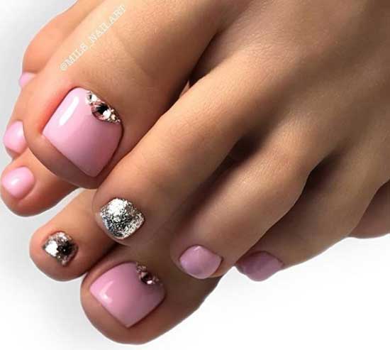 Pédicure rose pailletée