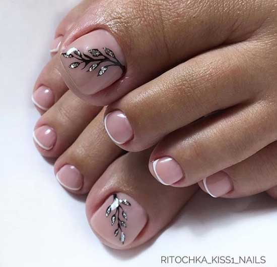 Paillettes à motifs en pédicure