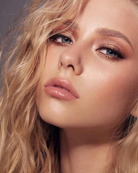 Maquillage smoky doré 2026