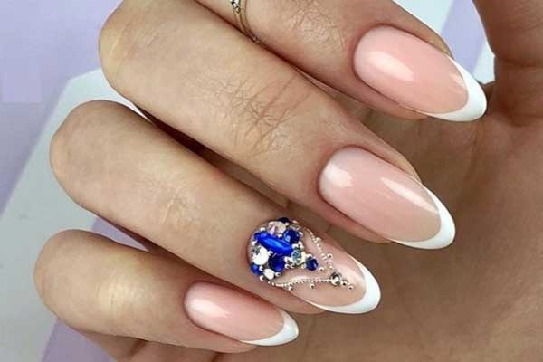 Français avec des strass bleus