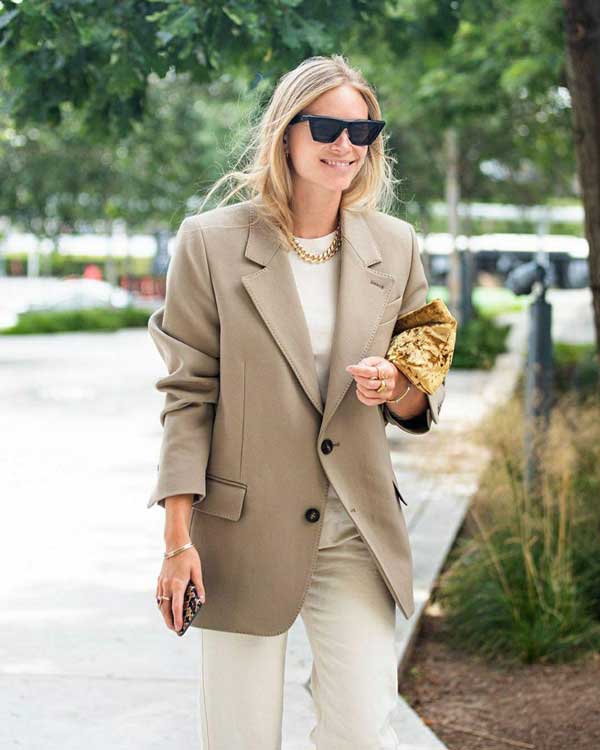 Chaînes massives dans un look à la mode 2025-2026