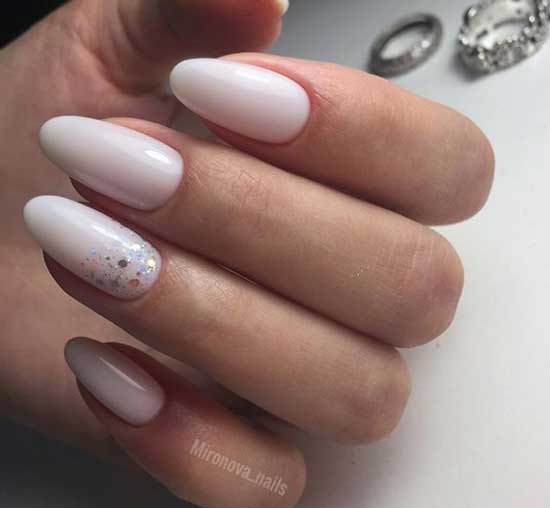 Manucure au lait pour le nouvel an