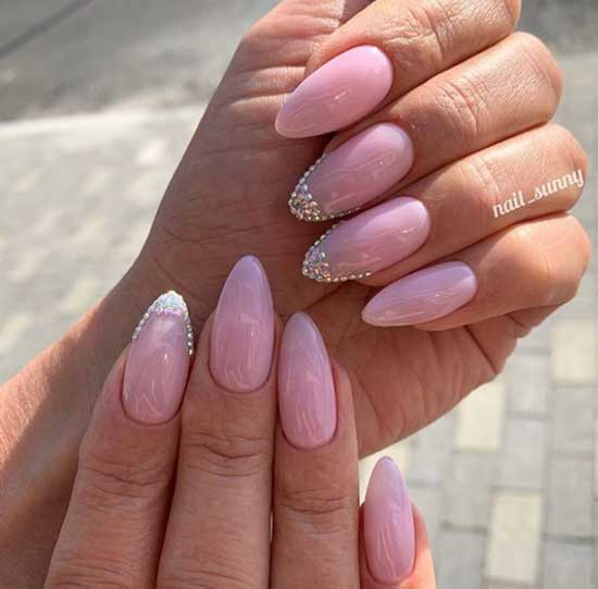 Conception de manucure nue du nouvel an