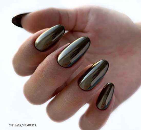 Manucure sombre avec frotter