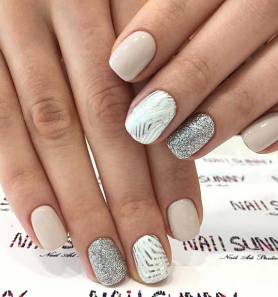 Manucure beige et grise pour le nouvel an