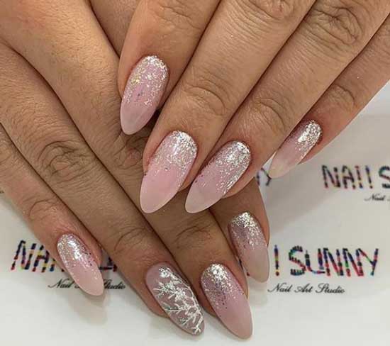 Manucure délicate pour le nouvel an