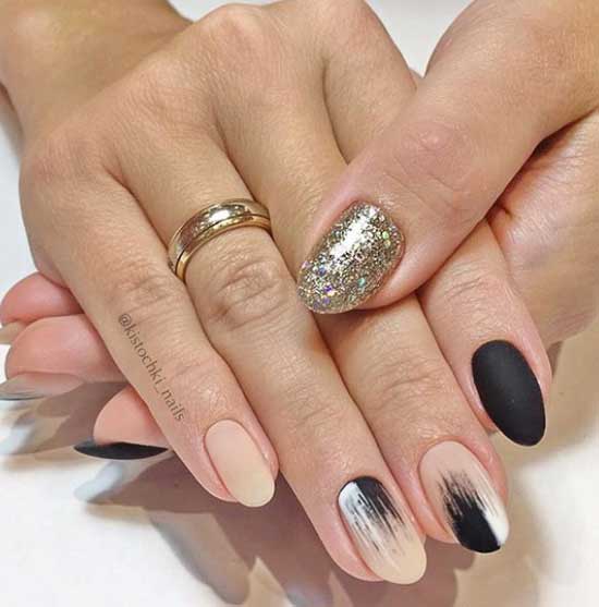 Manucure avec feuille liquide pour le nouvel an 2026