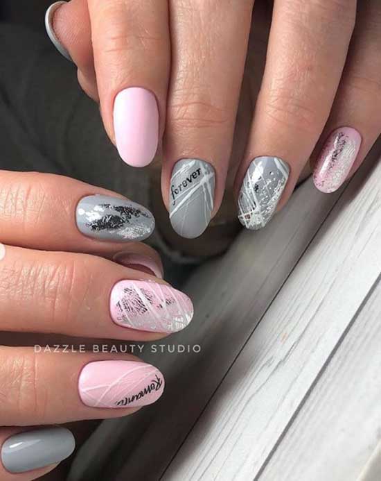 Conception d'ongles roses et gris pour le nouvel an