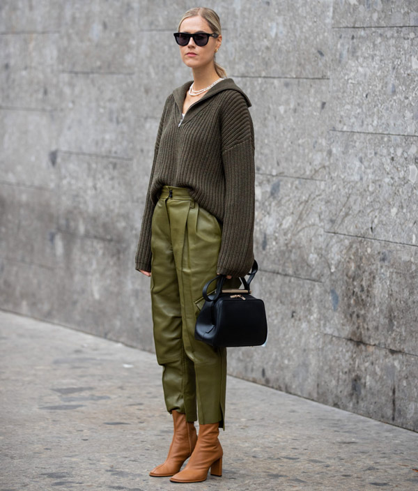 Regardez avec un pull à la mode avec une fermeture éclair