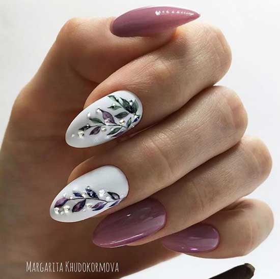 Feuilles d'aquarelle sur les ongles