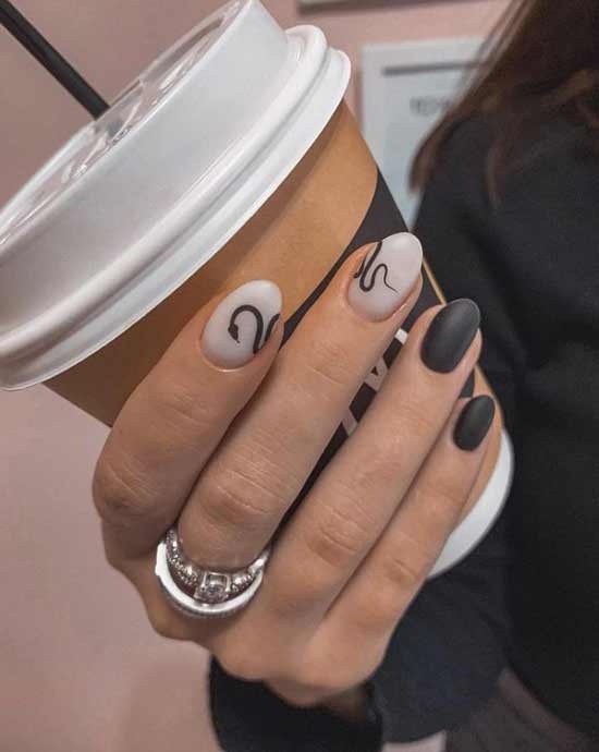 Manucure noire avec un motif