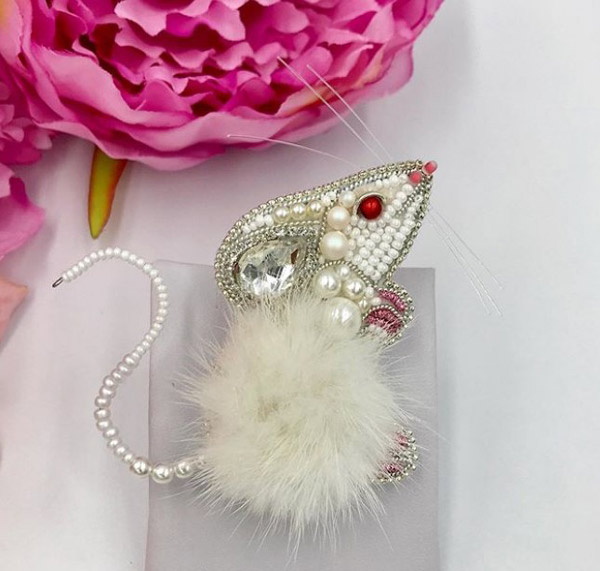 Symbole du rat en métal blanc 2026