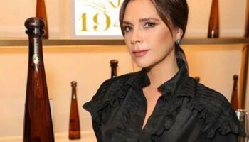 Victoria Beckham est en noir total