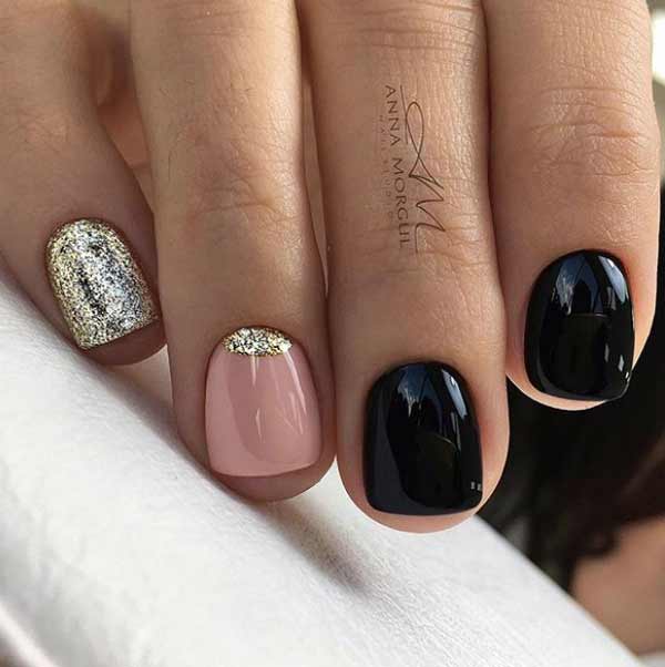 Ongles courts manucure noir et beige