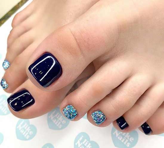 Pédicure bleue 2026