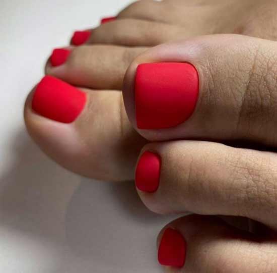 Pédicure rouge mat 2026