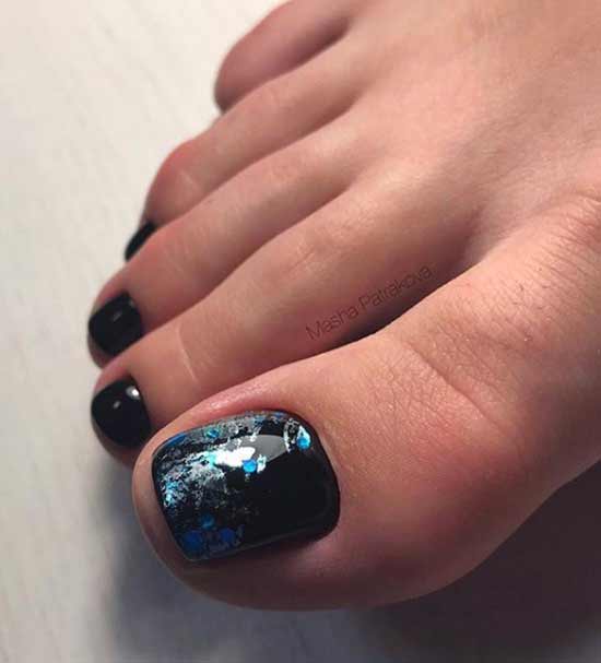 Pédicure noire avec dessins 2026