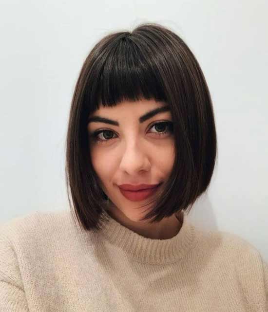 Bob sombre avec une frange