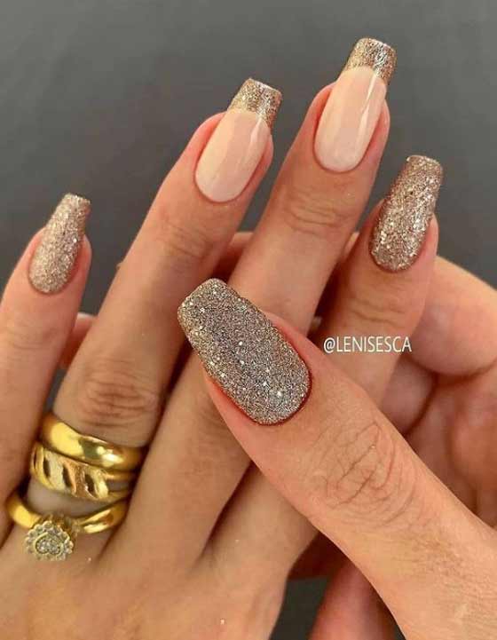 Ongles longs et carrés