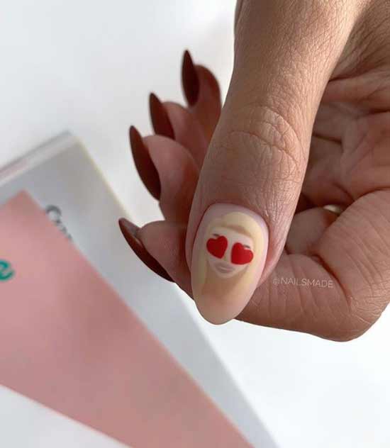 Manucure beige avec coeurs
