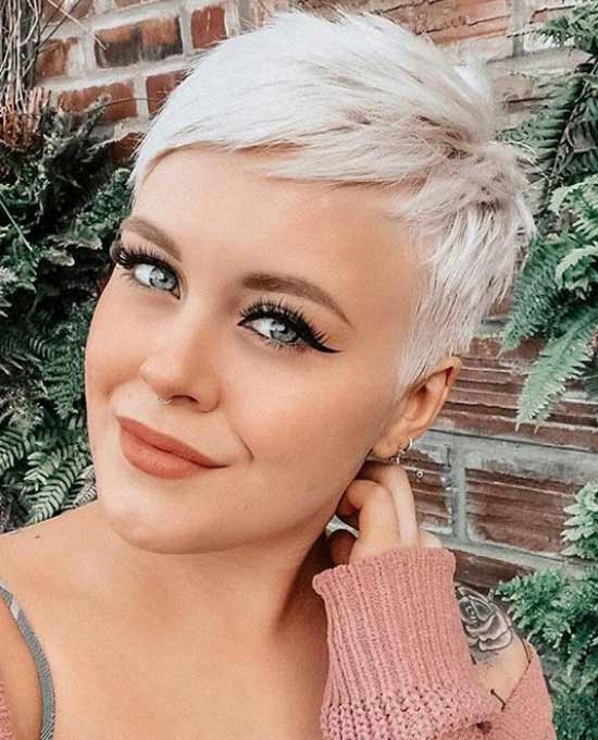 Coupe de cheveux ultra courte pour femme