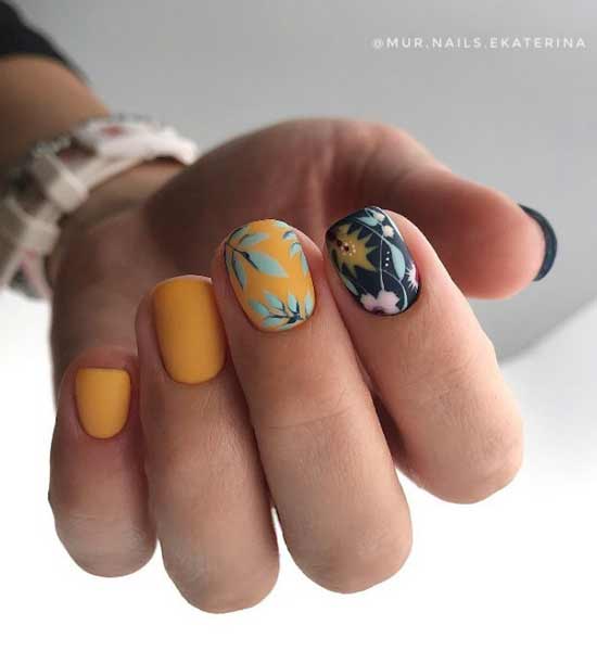 Fleuriste sur les ongles