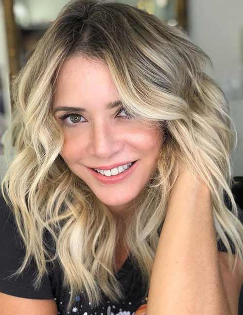 Coupe de cheveux cascade mi-longue