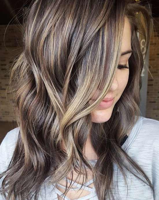 Coloration et coupe de cheveux à la mode