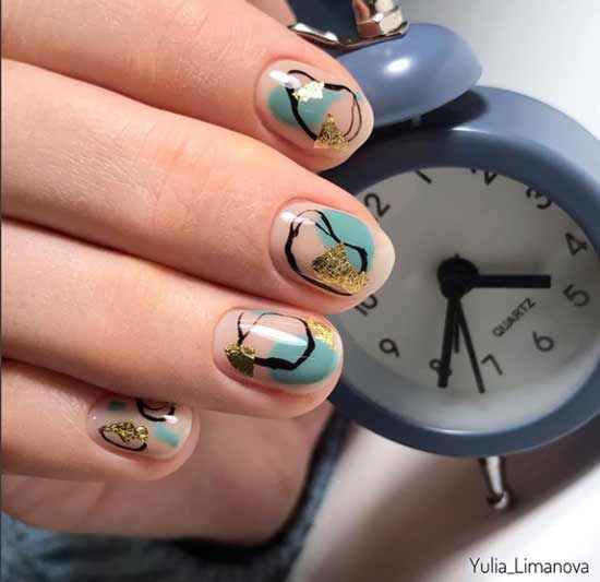 Coups de pinceau de manucure