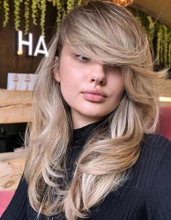 Longue frange et cheveux