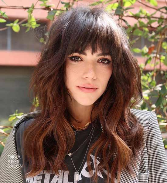 Cascade avec frange pour cheveux longs