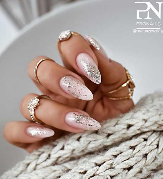 Conception d'ongles avec des strass