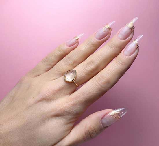 Dessins d'ongles en amande scintillante