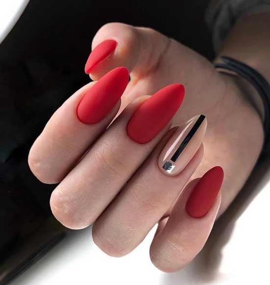 Géométrie sur la forme pointue des ongles en amande