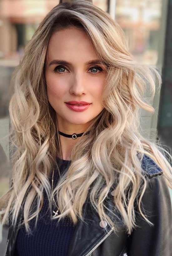 Coupe de cheveux longue en cascade