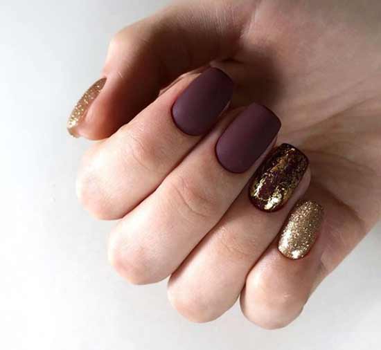 Manucure bourguignonne avec photo dorée