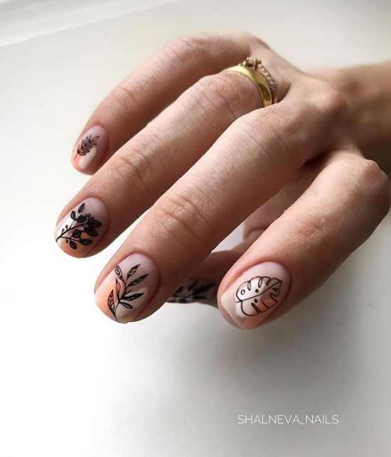 Ongles courts manucure à la mode