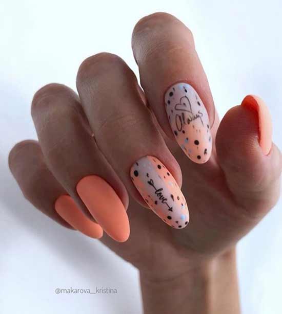 Manucure corail avec autocollants