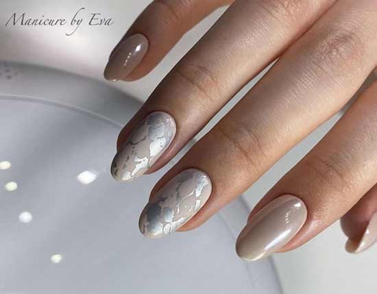 Manucure marron clair